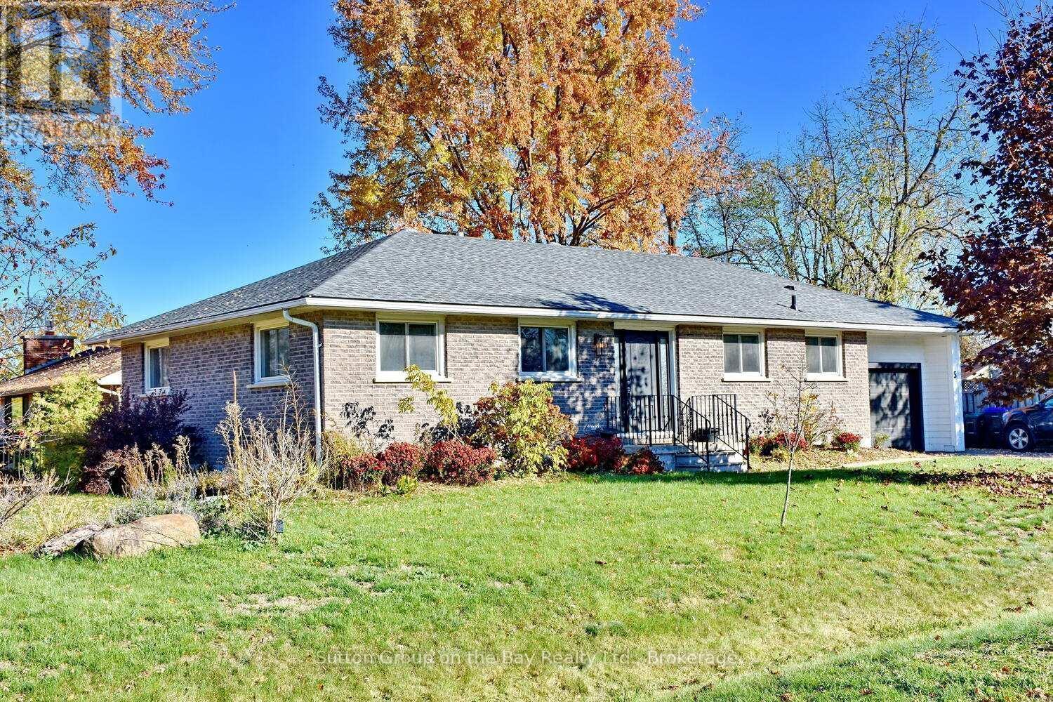5 BROCK CRESCENT Collingwood