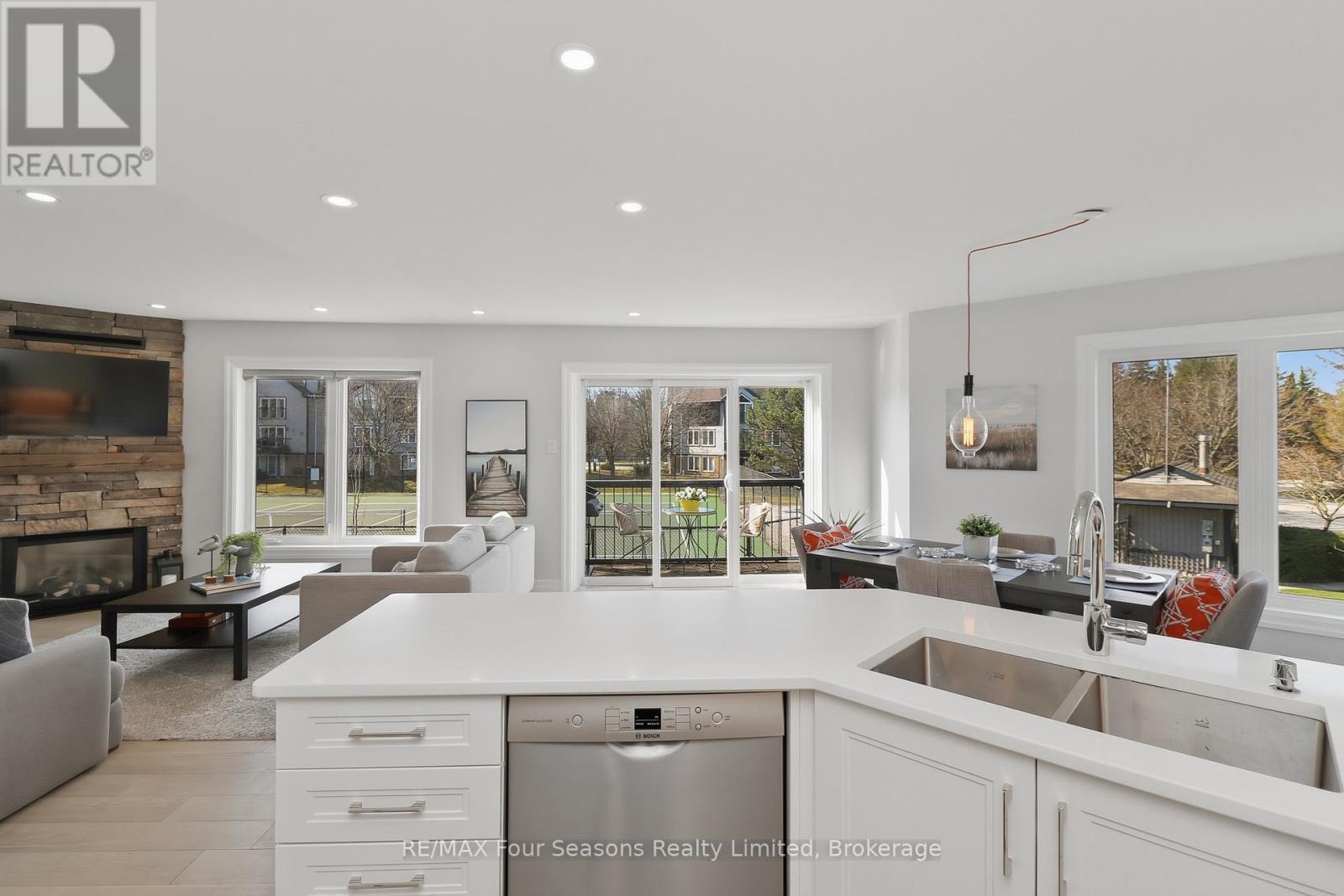 835 SUNCREST CIRCLE Collingwood