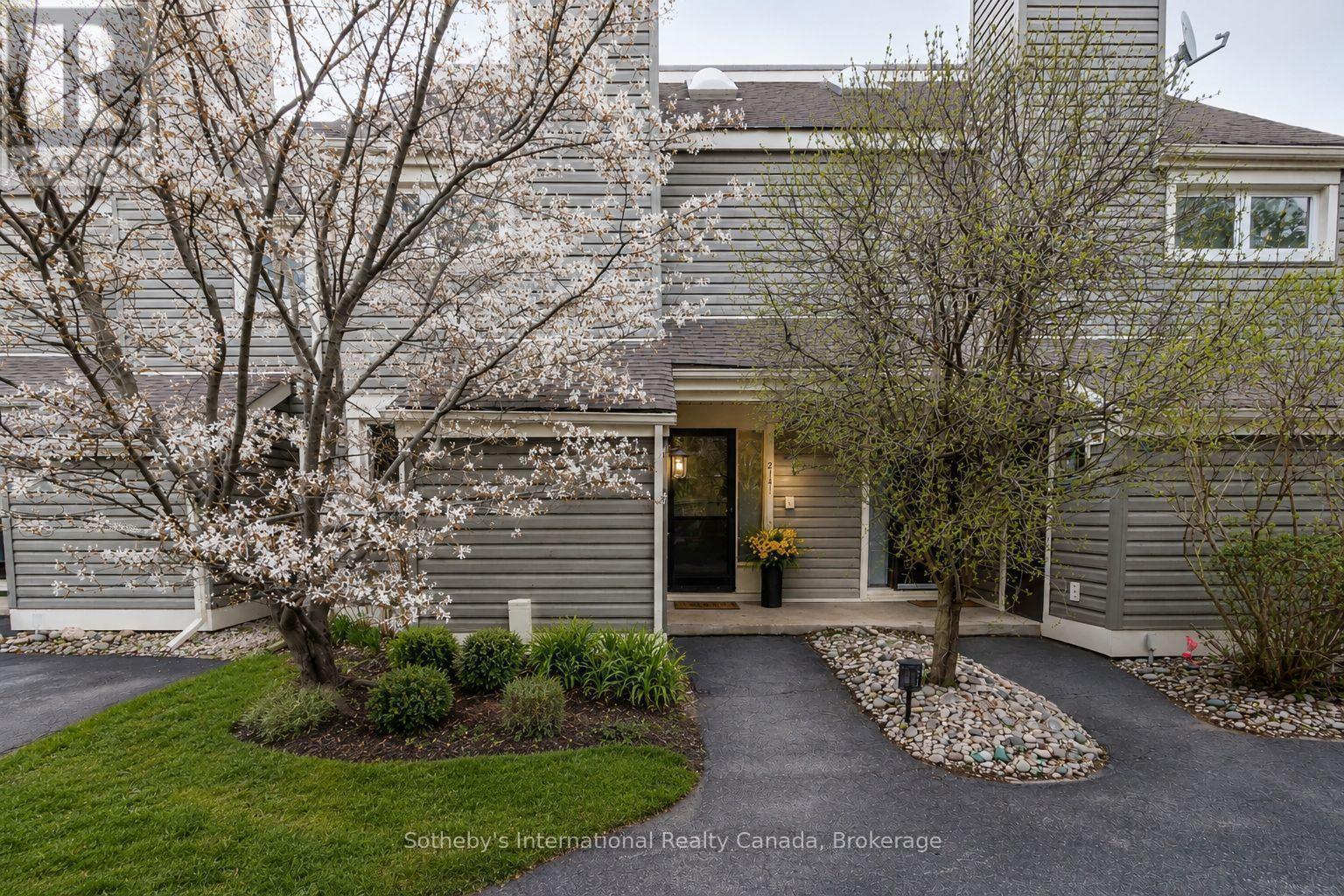 214 - 214 ESCARPMENT CRESCENT Collingwood