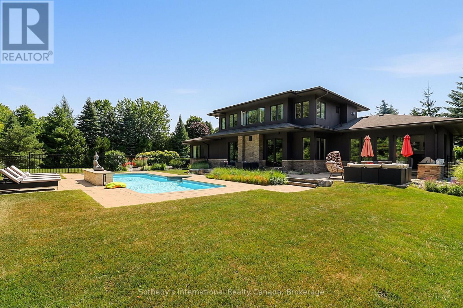 4 HOLLY COURT Collingwood