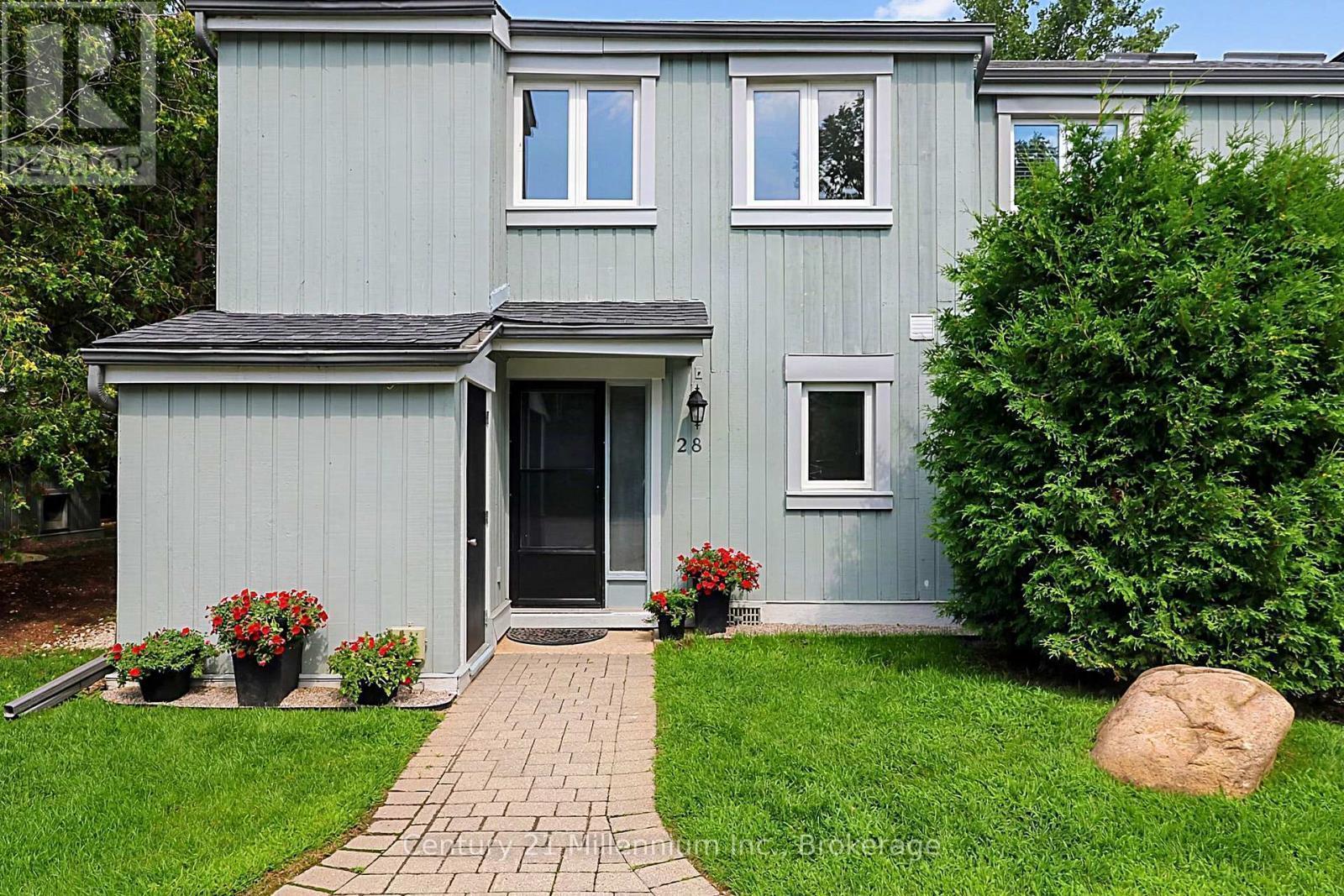 28 - 127 FAIRWAY CRESCENT Collingwood