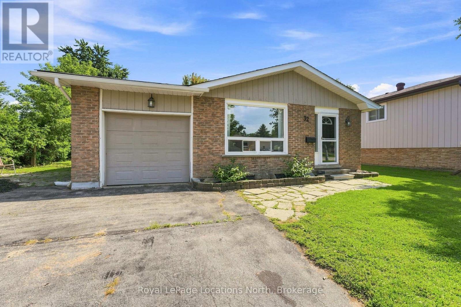 32 COURTICE CRESCENT Collingwood