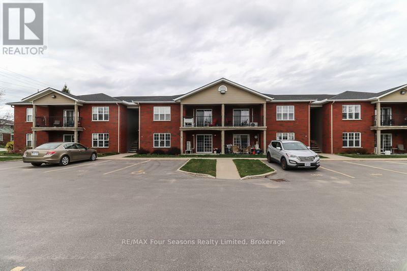101 - 435 WALNUT STREET Collingwood