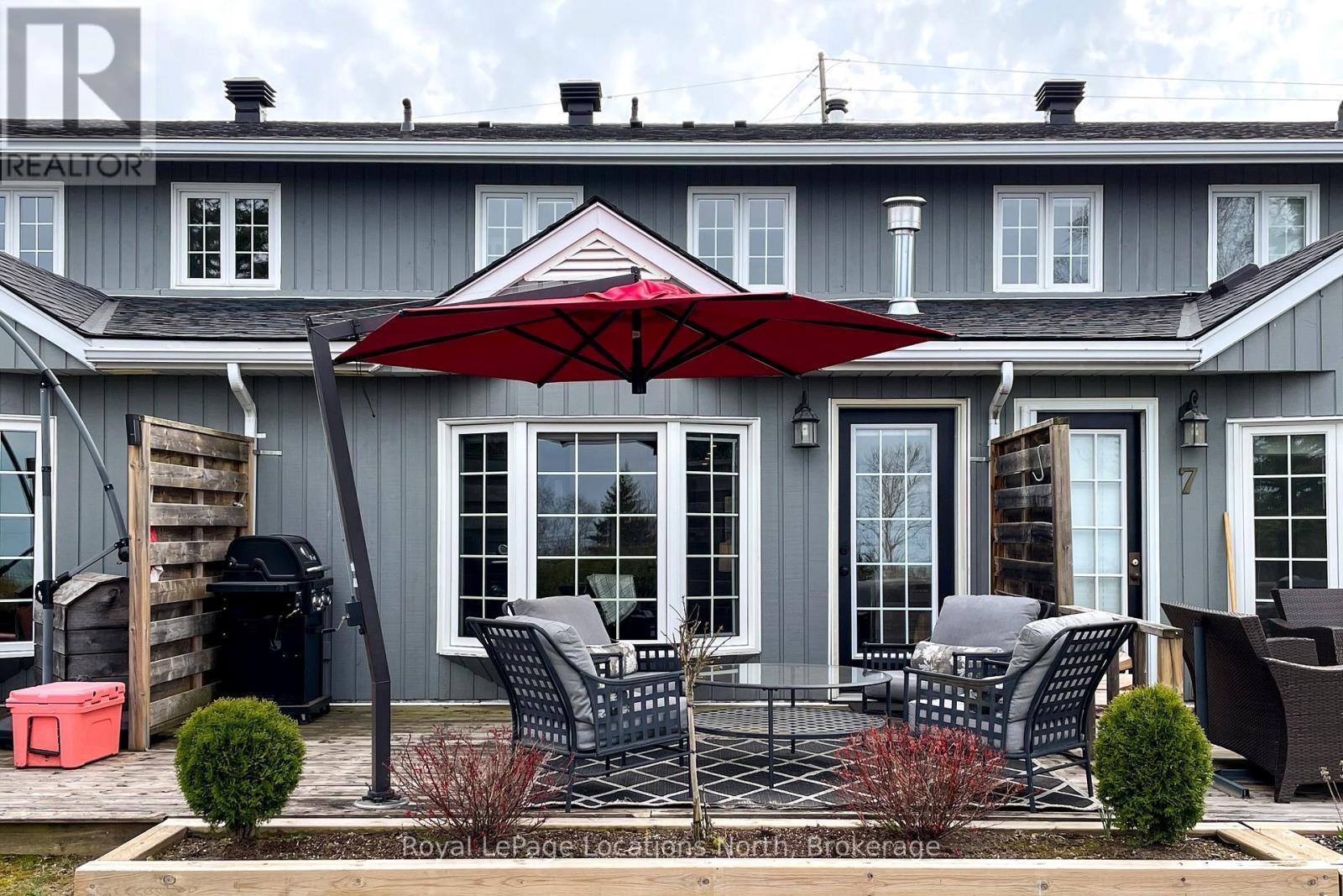 6 - 139 LAKESHORE ROAD E Blue Mountains